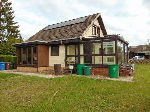 Hausansicht mit Wintergarten und Windfang.jpg - 4 Zimmer Einfamilienhaus zum Kaufen in Sprakensehl