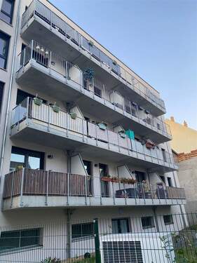 Rückansicht mit Blick zum Balkon - 2 Zimmer Etagenwohnung zur Miete in Leipzig