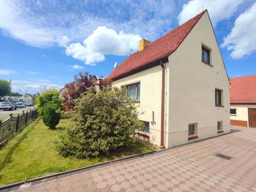 Hausansicht - Gestalten statt suchen - Einfamilienhaus mit Garten und viel Potenzial