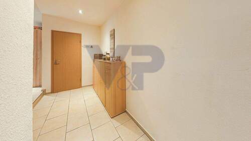 Flur - Einfamilienhaus mit 129,60 m&sup2; in Bad Köstritz zum Kaufen