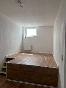 Raum Mit Bodest.jpg - 