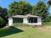 Südseite mit Terrasse - 4 Zimmer Bungalow in Hamburg