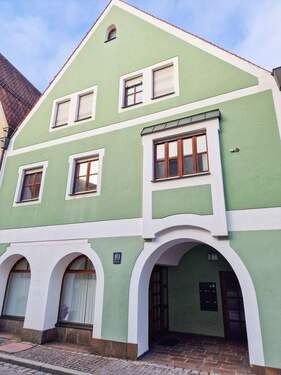 Außenansicht Gebäude - Wohnung in der Amberger Altstadt - 2,5 Zimmer, TG-Stellplatz