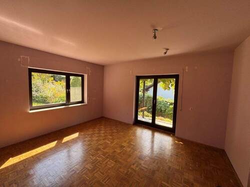 Wohnzimmer - Provisionsfrei - 'Wohnen mit Weitblick' Exklusive Immobilie mit Traum-Fernsicht über das Wesertal