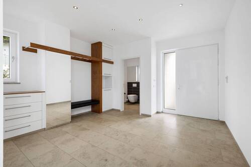 Großzügiger Eingangsbereich - 