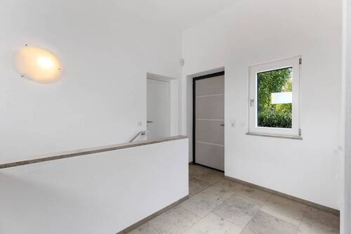 Zugang Garage / Keller hinter der Küche - 