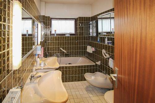 Hauptbadezimmer EG - 