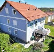 | Lebensräume! | Gepflegte Doppelhaushälfte mit Garten, Garage und Ausbaureserve - Maxhütte Haidhof