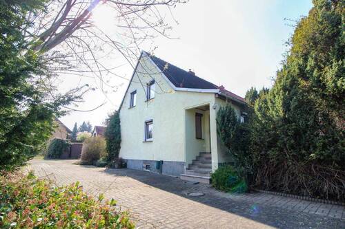 Haus mit Eingangsbereich - 4 Zimmer Einfamilienhaus in Nossen