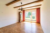 Wohnzimmer.jpg - 3 Zimmer Etagenwohnung zum Kaufen in Friedrichshafen