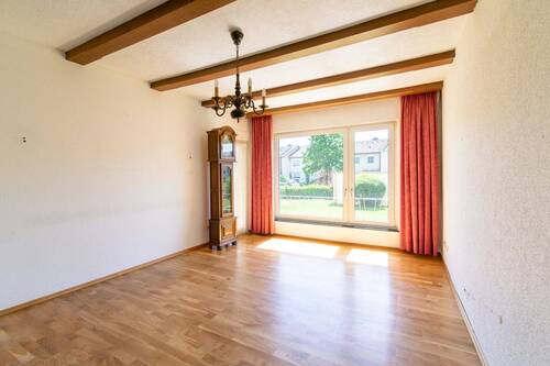 Wohnzimmer.jpg - 3 Zimmer Etagenwohnung zum Kaufen in Friedrichshafen