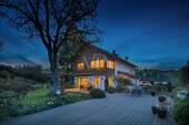 Abendansicht - 7 Zimmer Einfamilienhaus zum Kaufen in Icking
