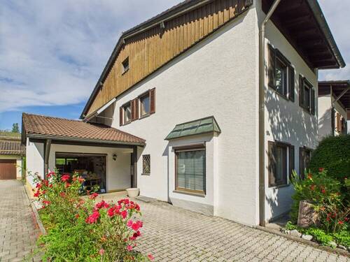 Haus Vorderseite - Familiendomizil und Raumwunder in Bad Reichenhall