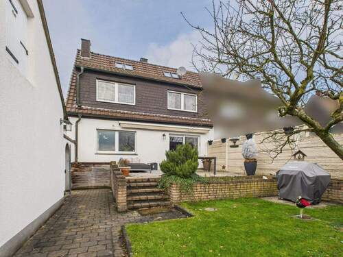 Großzügige Terrassenfläche in Süd-Ost Ausrichtung für ausgiebe Sonnenstunden - Modern gestaltete Doppelhaushälfte mit großem Garten in Herringen!