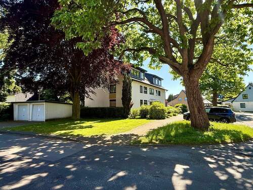 Giebelseite/Garage - Mehrfamilienhaus, Wohnhaus in Düsseldorf zum Kaufen