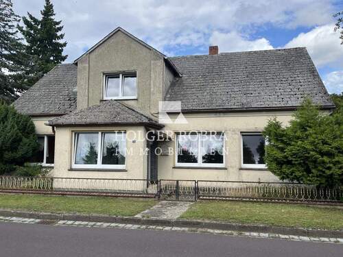 Vorderansicht - Dorfrandlage, großes Grundstück!