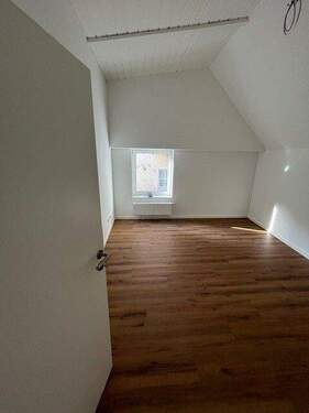 Zimmer 1 - 3 Zimmer Etagenwohnung in Regensburg / Reinhausen