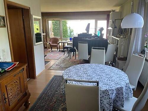 Essen mit Blick in Wohnen - 