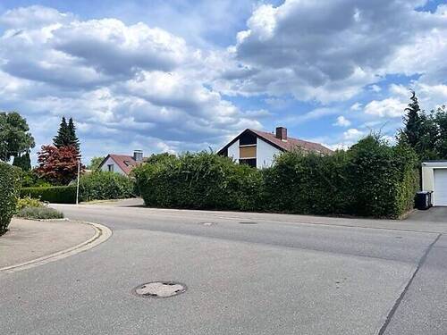 Vorderansicht von Strasse her - 5 Zimmer Einfamilienhaus zum Kaufen in Nürtingen