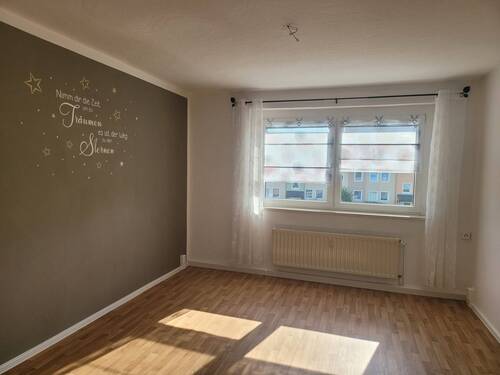 Wohnzimmer - 6 Zimmer Etagenwohnung in Langenweißbach