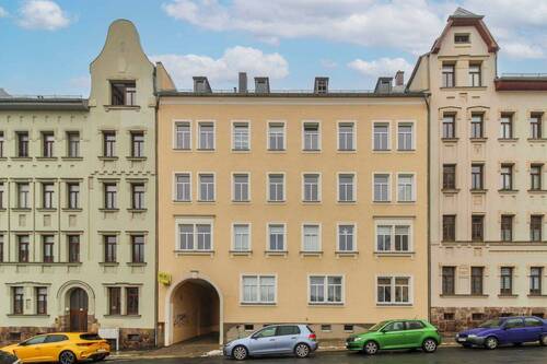 Straßenansicht - 3-Zimmer-Wohnung mit Tageslichtbadezimmer und Balkon im Lutherviertel