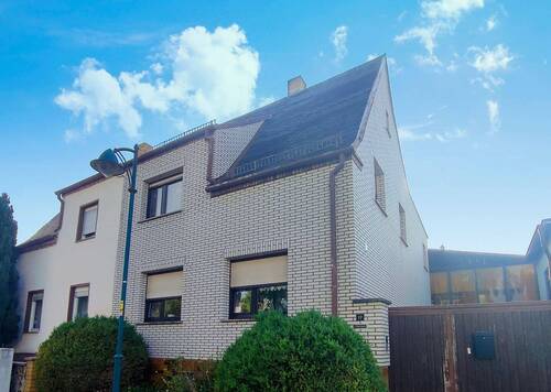 Bild 1 - Raum für Visionen - Vermietete Doppelhaushälfte mit Nebengelassen, Garten und Garage