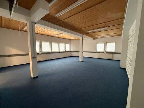 Büro- oder Lagerraum - Halle in Großbettlingen