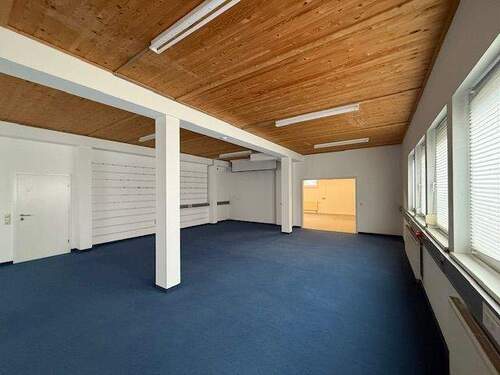 Büro m. Durchgang in Lager - 