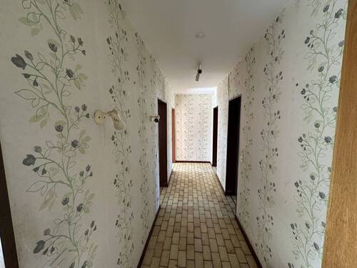  Flur - 6 Zimmer Mehrfamilienhaus, Wohnhaus zum Kaufen in Wienhausen / Bockelskamp