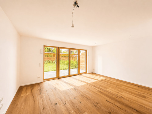 Wohnzimmer mit Gartenzugang - 