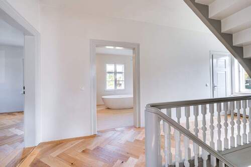 Blick im OG - AIGNER - Altbaucharme trifft auf Moderne - Einfamilienhaus in Starnberg-Percha