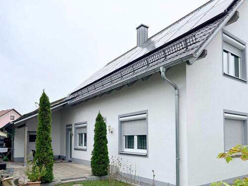 Front 3 - 7 Zimmer Einfamilienhaus zum Kaufen in Regenstauf