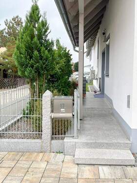 Eingang - Einfamilienhaus mit 175,00 m&sup2; in Regenstauf zum Kaufen