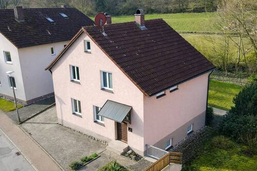 Bild 1 - WOHNEN AUF DEM LANDE - Ein-Zweifamilienhaus mit Garage