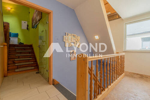 Treppenaufgang - 1 Zimmer Mehrfamilienhaus, Wohnhaus zum Kaufen in Schwarzburg