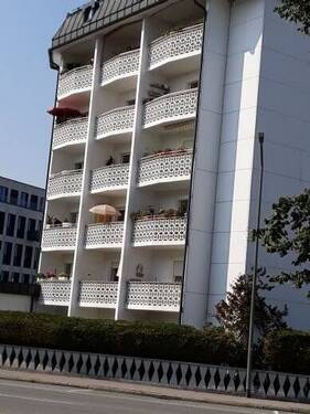 Außenansicht - schöne 3-Zimmer Wohnung mit Aufzug