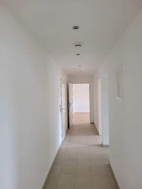 Flur - 3 Zimmer Etagenwohnung zur Miete in Burghausen