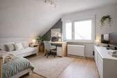virtuell bearbeitetes Gaste- Arbeitszimmer - 