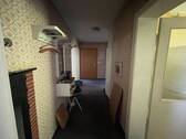 Wohnungsflur mit Kachelofen OG - 