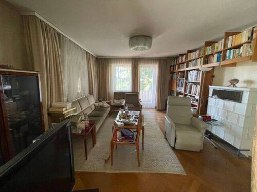 Wohnzimmer m. Balkonzugang OG - 