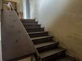 Treppenhaus - 2 Zimmer Mehrfamilienhaus, Wohnhaus zum Kaufen in Greiz