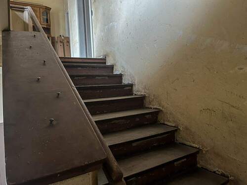 Treppenhaus - 2 Zimmer Mehrfamilienhaus, Wohnhaus zum Kaufen in Greiz