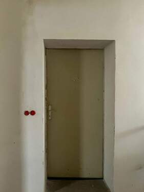 Wohnungseingang - Mehrfamilienhaus, Wohnhaus mit 670,00 m² in Greiz zum Kaufen