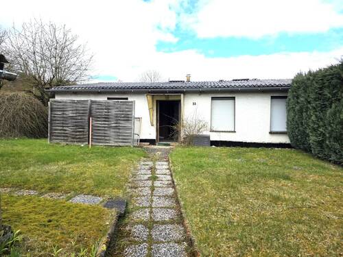 Frontansicht - Ambitionierte Handwerker aufgepasst! Sanierungsbedürftiges Reihenendhaus in Espenau-Schäferberg