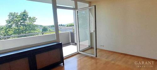 Wohnzimmer - 3 Zimmer Etagenwohnung zum Kaufen in Ulm