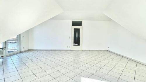 Wohnzimmer - 2 Zimmer Etagenwohnung zum Kaufen in Nürnberg