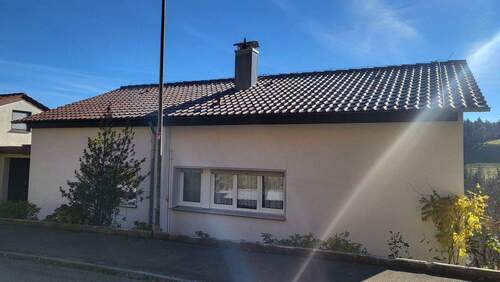 Haus von der Straße aus - 7 Zimmer Einfamilienhaus zum Kaufen in Albstadt