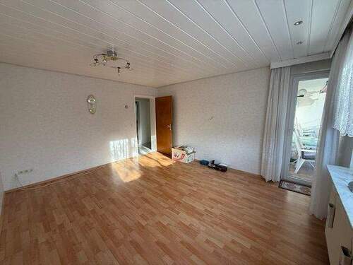 Wohnzimmer EG mit Balkon - 