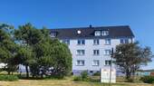 Außenansicht Straßenseite. - frisch sanierte 4-Zimmer-Wohnung, Stellplätze, Trockenboden f. Wäsche, Keller, Waschmaschinenraum im Keller