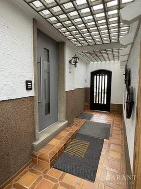 Eingangsbereich - 8 Zimmer Mehrfamilienhaus, Wohnhaus zum Kaufen in Schwaikheim